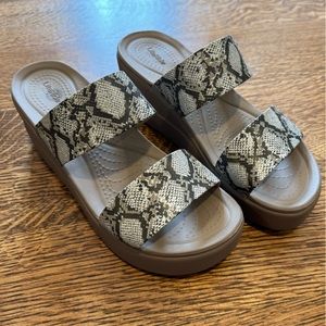 Crocs women’s size 8 wedges
